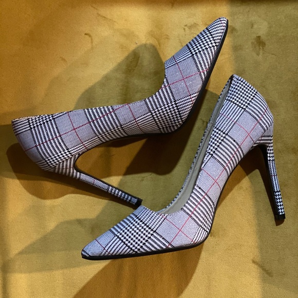 Heels - Picture 3 of 5